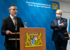 Pressekonferenz zum Amtswechsel am 25.11.2020, der neue Präsident Axel Ströhlein spricht, rechts Innenminister Joachim Herrmann
